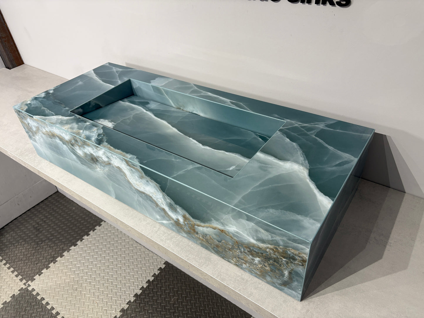 1000mm sink with shelf