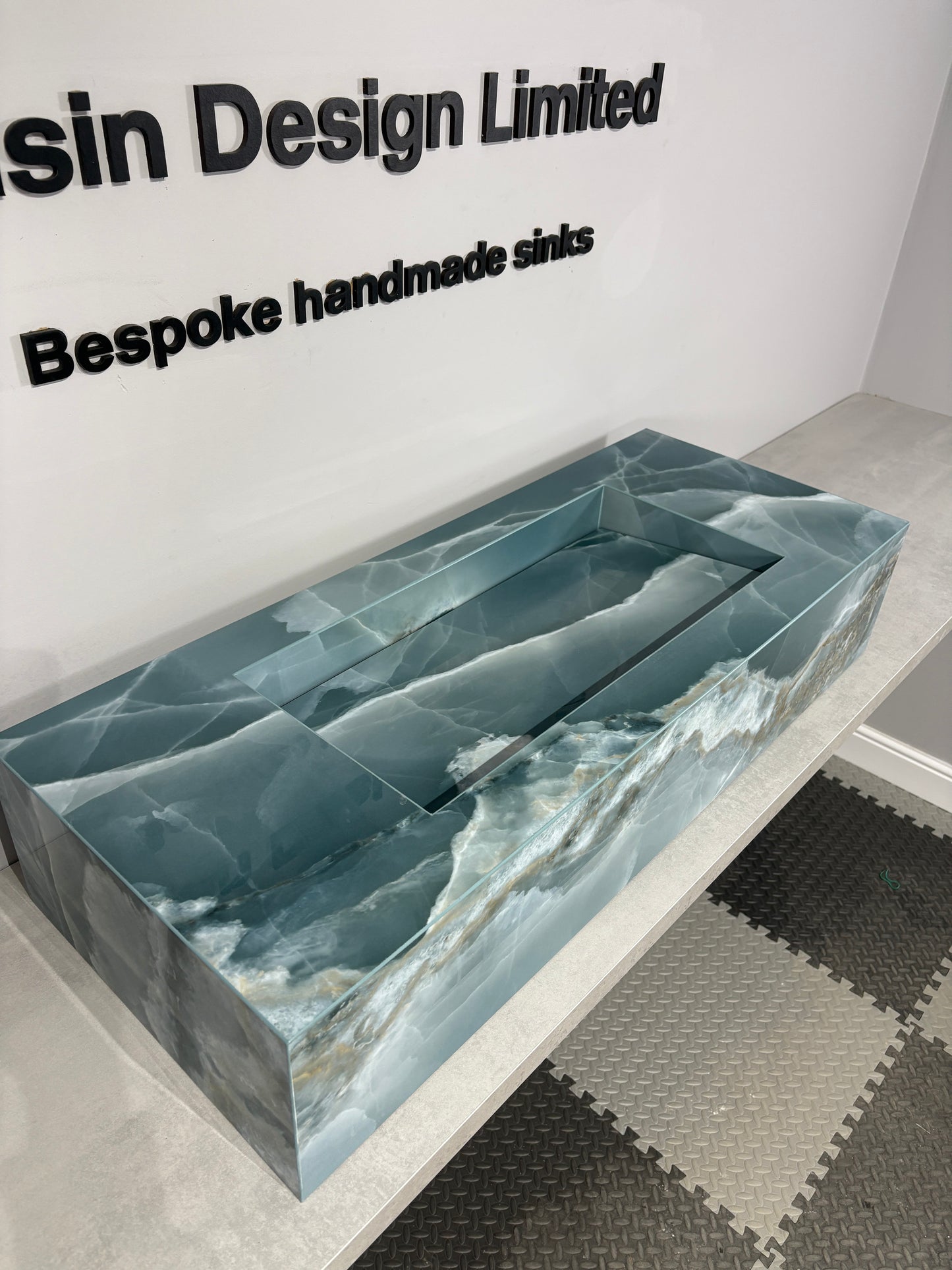 1000mm sink with shelf