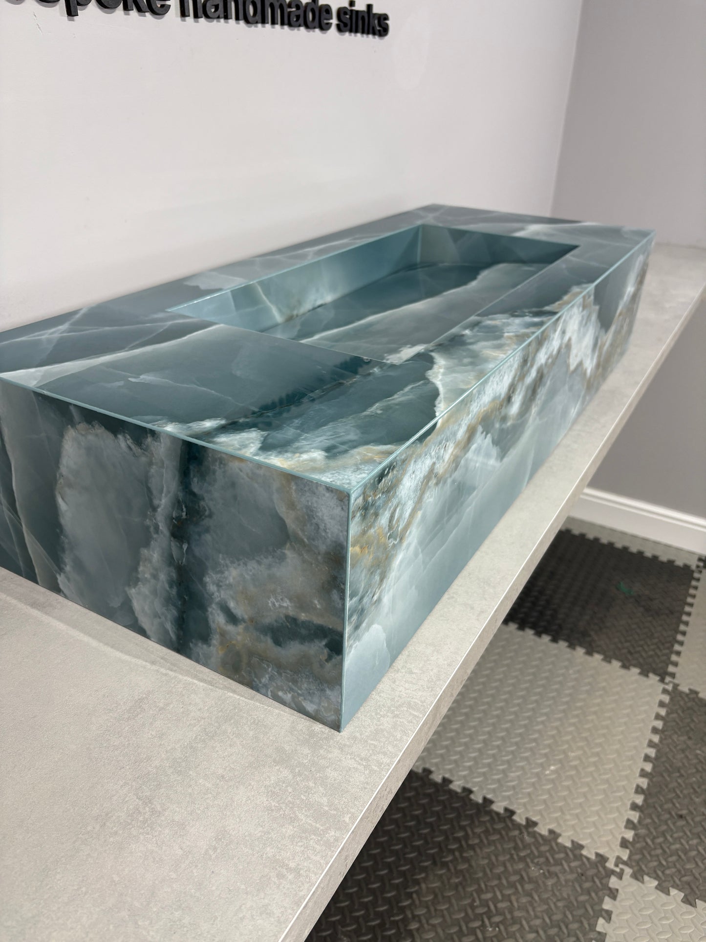 1000mm sink with shelf