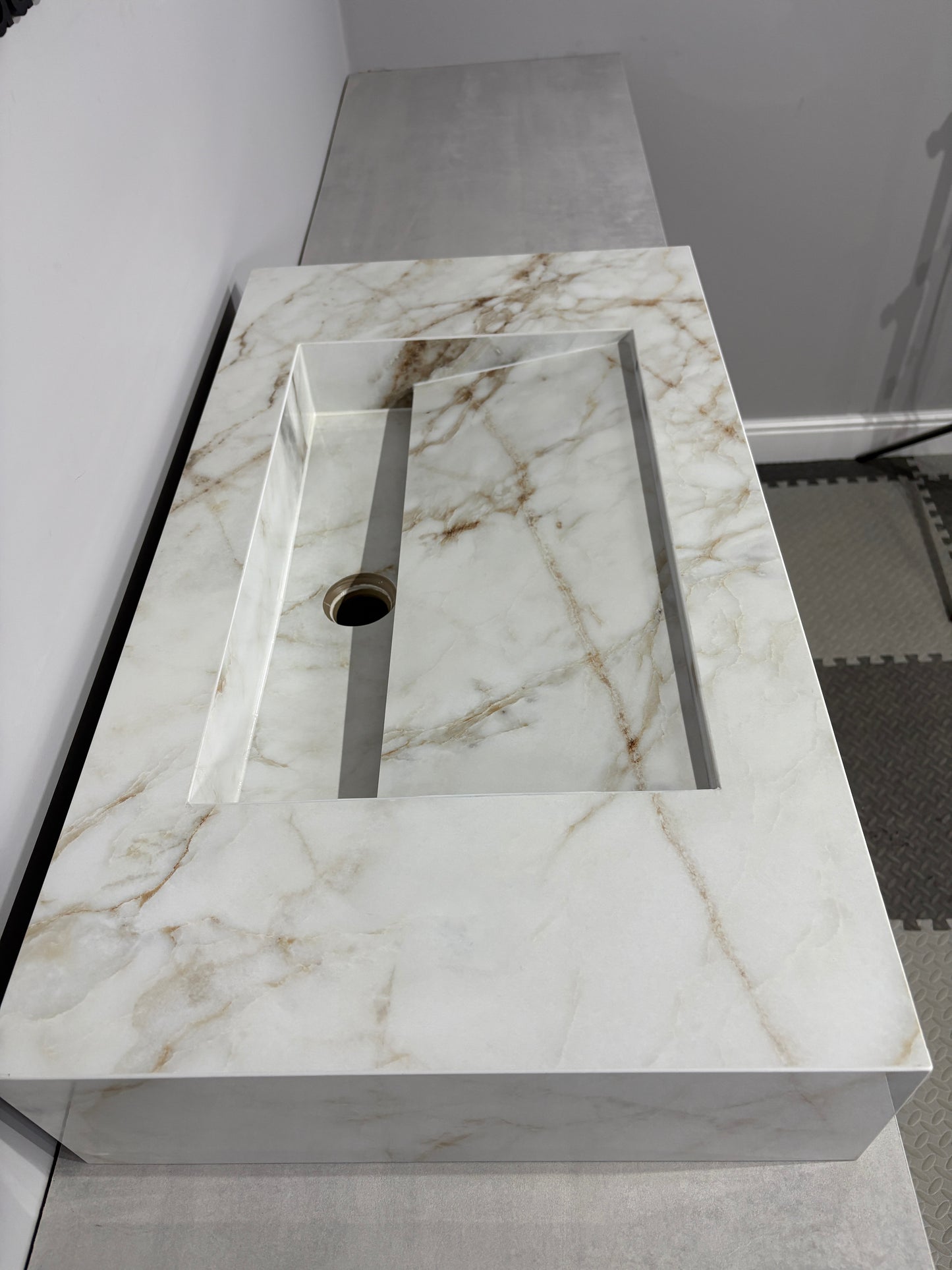 800mm sink with matching shelf